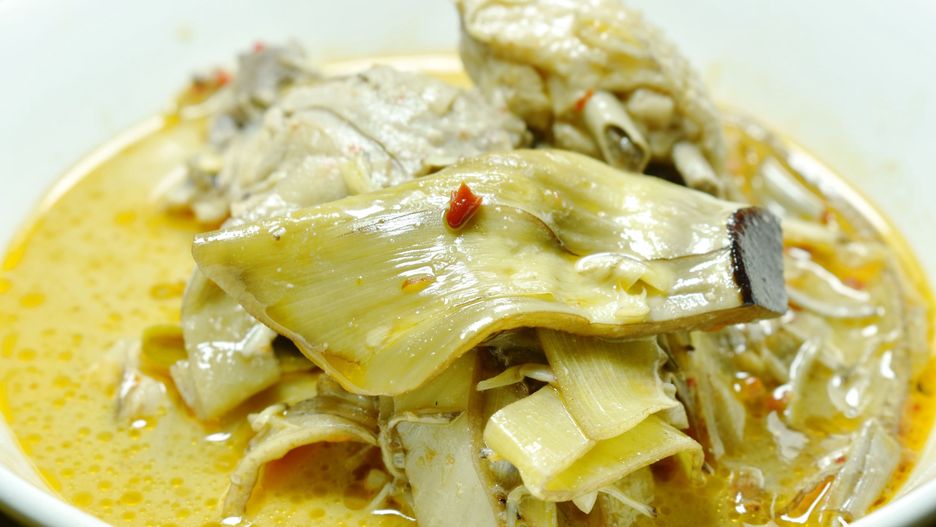 Curry ze skórkami od bananów