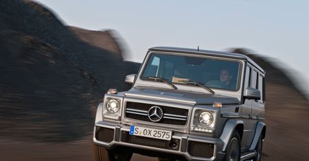 Zrzucił swojego Mercedesa-AMG G63 z helikoptera. Kto bogatemu zabroni?