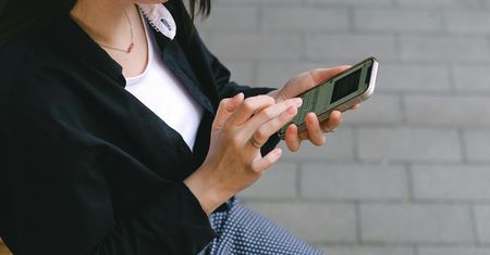 Phishing SMS. Uwaga na wiadomości z danymi rezerwacji