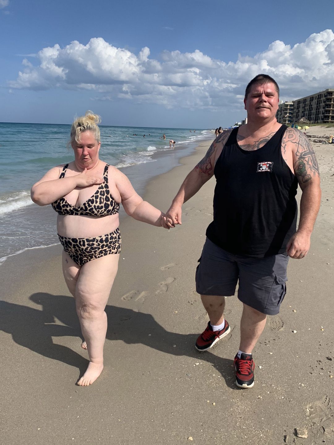 Mama June pałaszuje corndoga