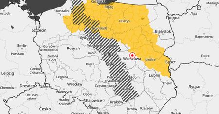 Koniecznie zwróćcie uwagę na ten czarny pas przez środek Polski