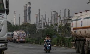 Indie ponownie sięgną po rosyjską ropę? Atak na Iran ograniczył dostawy