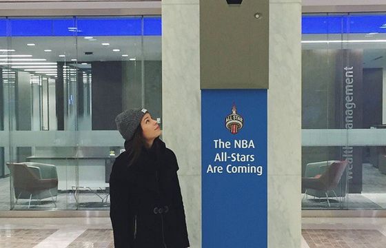 Trzymetrowy bankomat reklamuje weekend gwiazd NBA w Toronto (wideo)