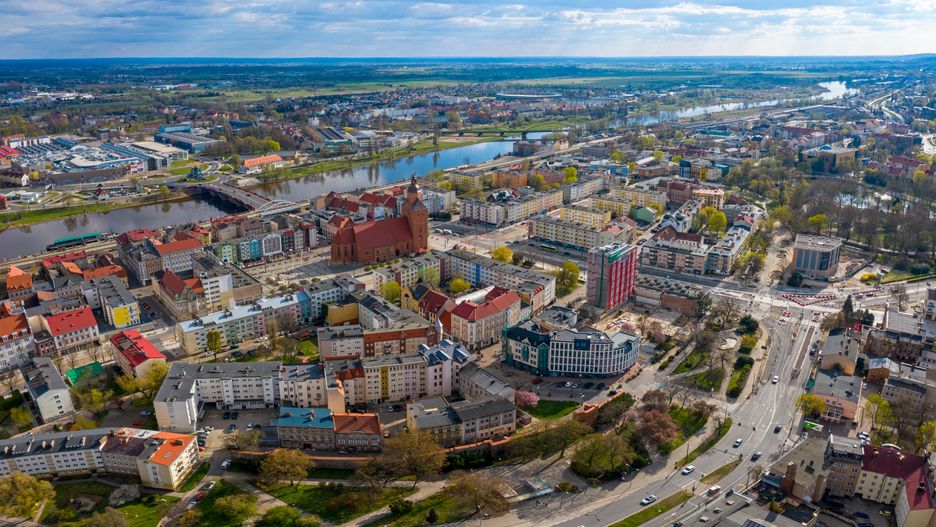 gorzów, gorzow, wielkopolski, centrum, katedra, most staromiejski, panoramiczny, panorama, z lotu, warta, miasto, krajobraz miasta, rzeka, lubuskie
