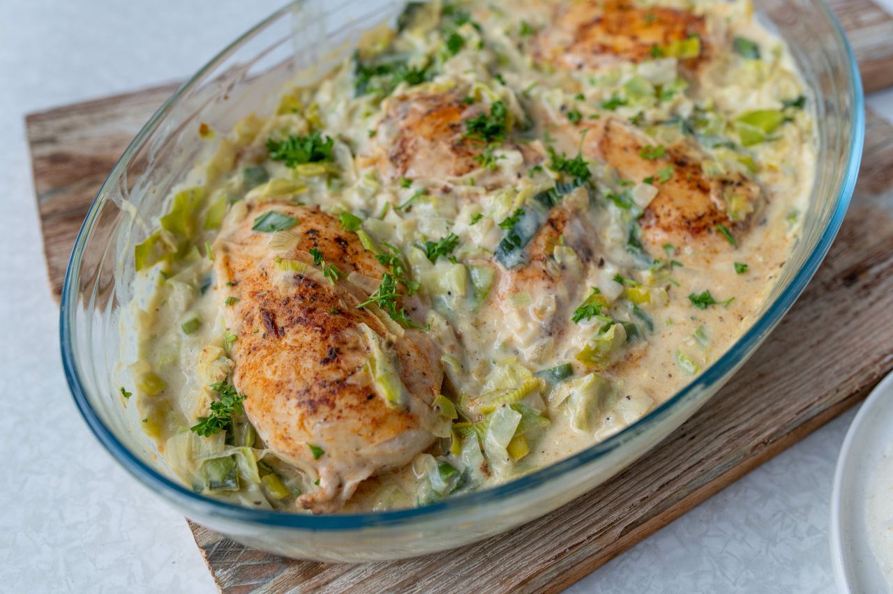 Fall in love with this baked chicken in creamy leek sauce