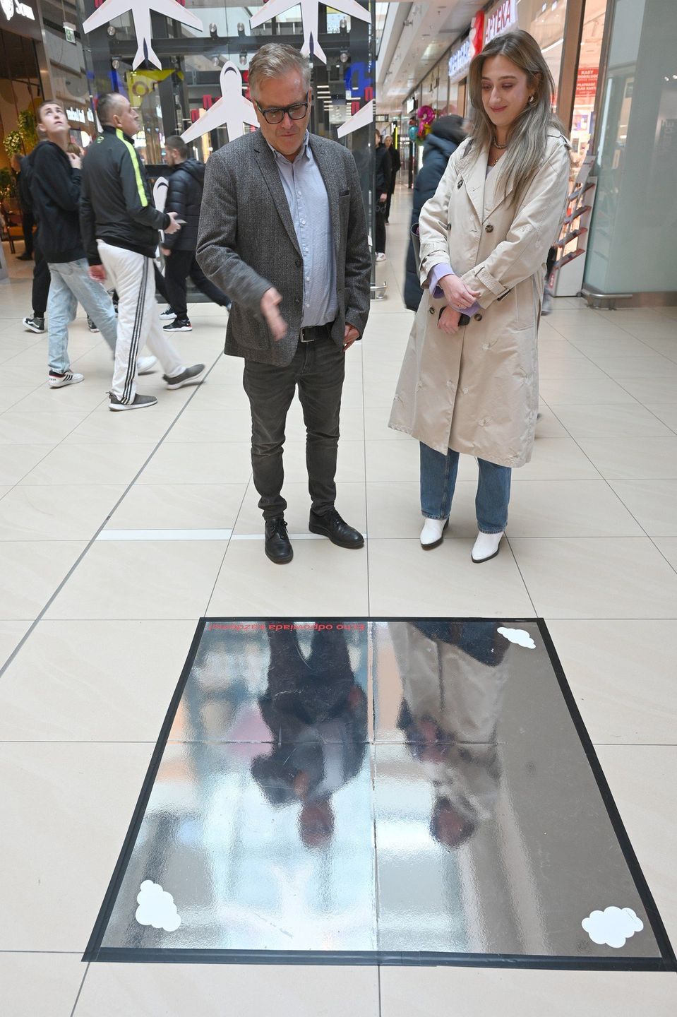 Galeria Echo, zainspirowana instalacją Marka Cecuły, stworzyła własne &#34;kieleckie lustro&#34;