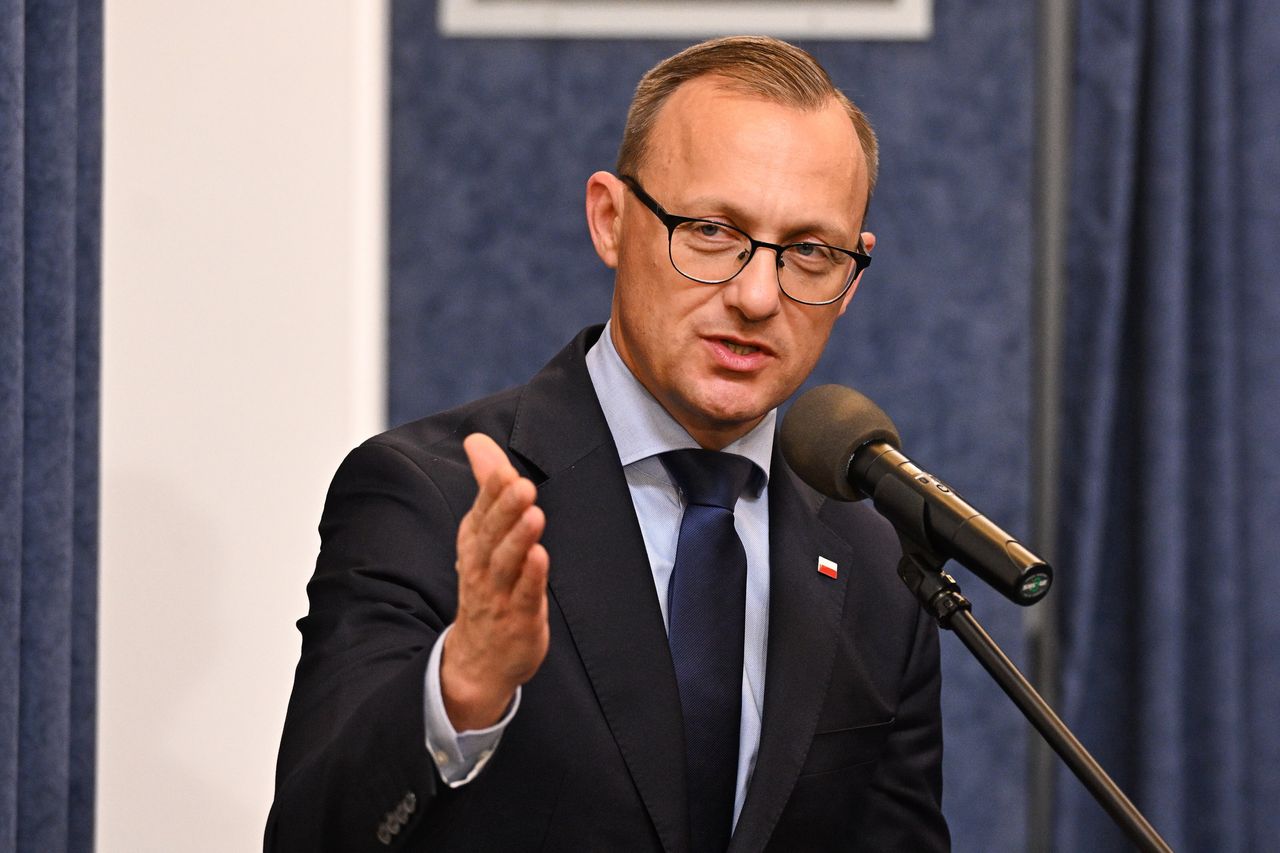 "Kuchenne rewolucje panu nie służą". Rzecznik Nawrockiego do Tuska