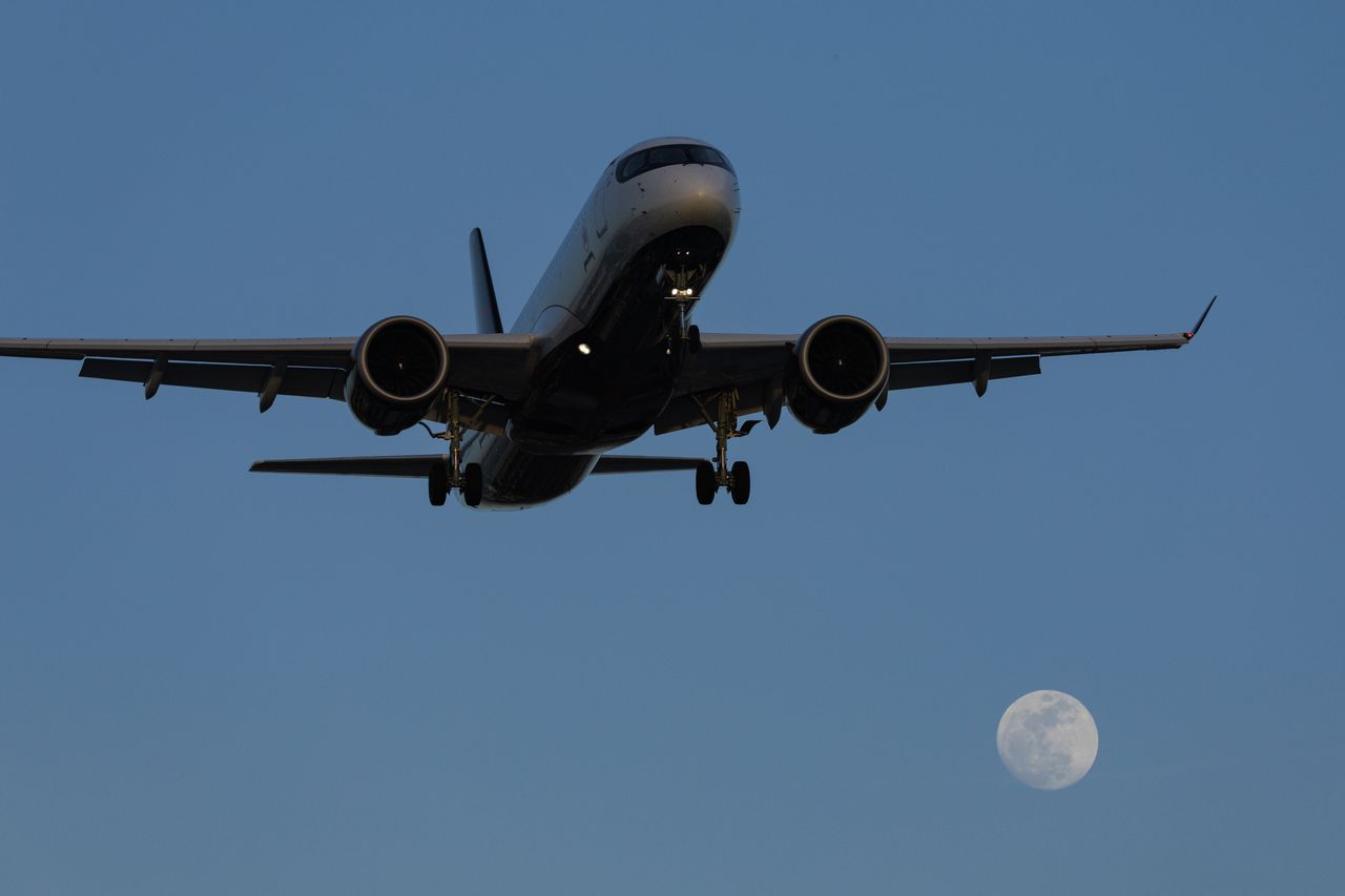 Ekologiczne i dalekosiężne podróże. LOT kupi nowe Airbusy A220