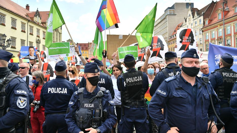 Policyjny podręcznik dyskryminuje społeczność LGBT? RPO reaguje