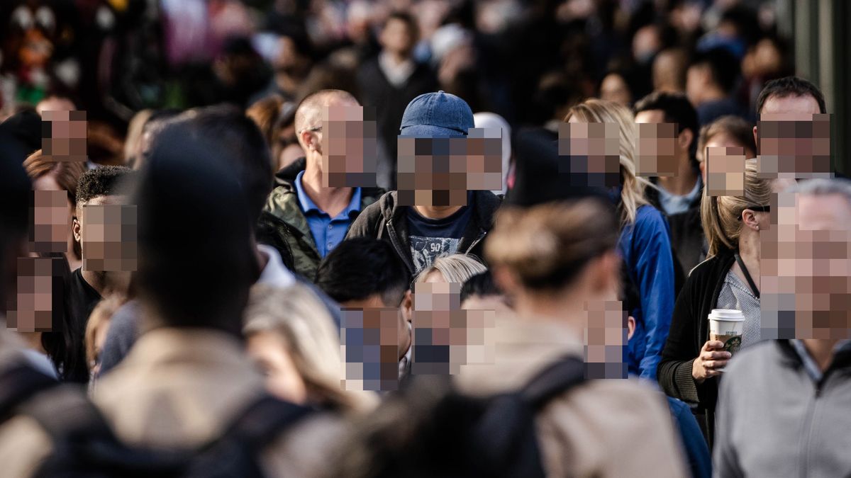 Darmowa aplikacja na iPhone, która zamaże twarze i usunie dane ze zdjęć 1