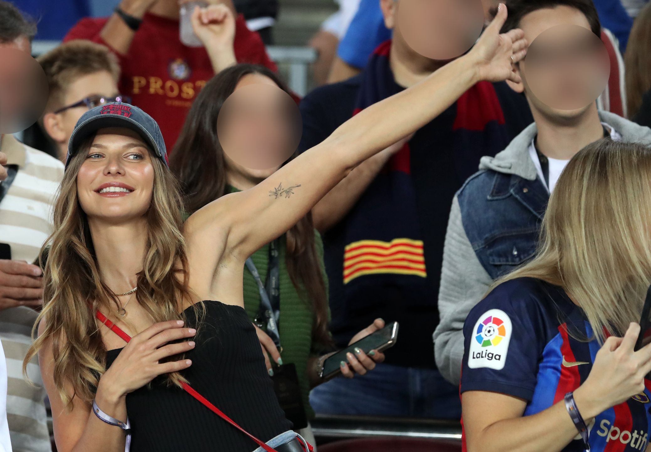 Anna Lewandowska kibicuje Robertowi w czapce FC Barcelona