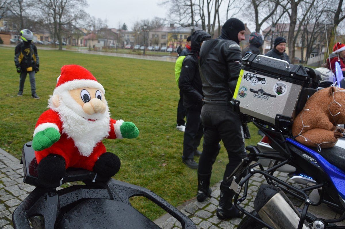 Moto Mikołaje na rozwadowskim rynku