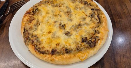 Pizza z PRL-u przetrwała dekady. Wciąż zachwyca Polaków