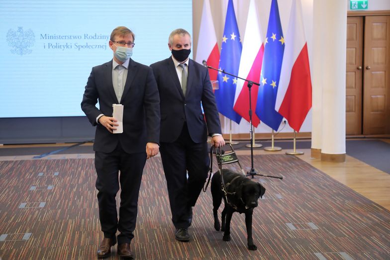 Świadczenie pielęgnacyjne już bez zakazu pracy