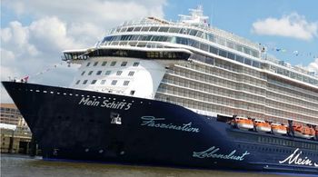 Turyści uwięzieni na promie. Nie jest bezpiecznie