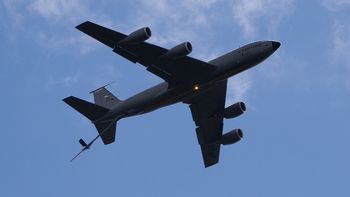 O włos od tragedii. Latająca cysterna na kursie samolotu pasażerskiego