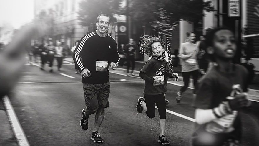 „Strong Is The New Pretty” - mama fotografuje swoje córki, jako młode wojowniczki 9