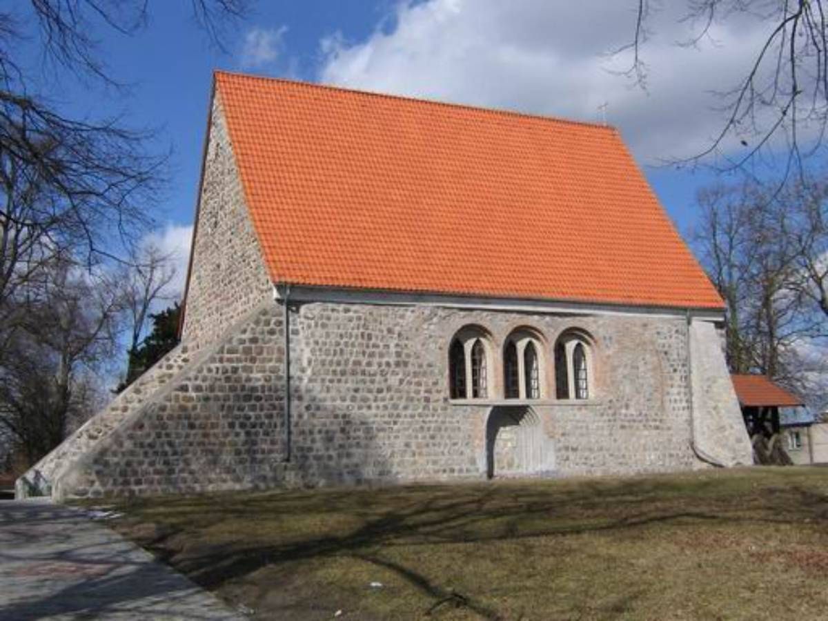 Będargowo: Średniowieczny zabytek odzyskuje blask. Spękane mury i fundamenty zostaną wzmocnione