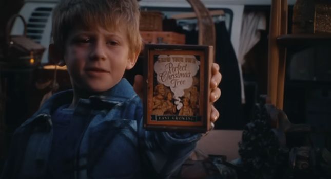 John Lewis przedstawia reklamę świąteczną, w roli głównej chłopiec i drapieżna roślina