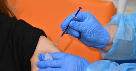 UE kupuje dodatkowe 100 mln szczepionek przeciw COVID-19