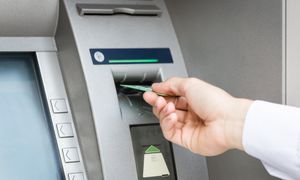 Co stanie się z pieniędzmi w bankach w czasie wojny? Eksperci tłumaczą