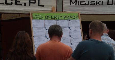 Są najnowsze dane o bezrobociu w Polsce. Wiemy też, ilu Polaków pracuje