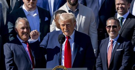 "Odzyskujemy nasz kraj". Trump świętuje 100 dni prezydentury