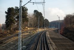 Koszalin. Wypadek na przejeździe kolejowym. Dwie osoby nie żyją