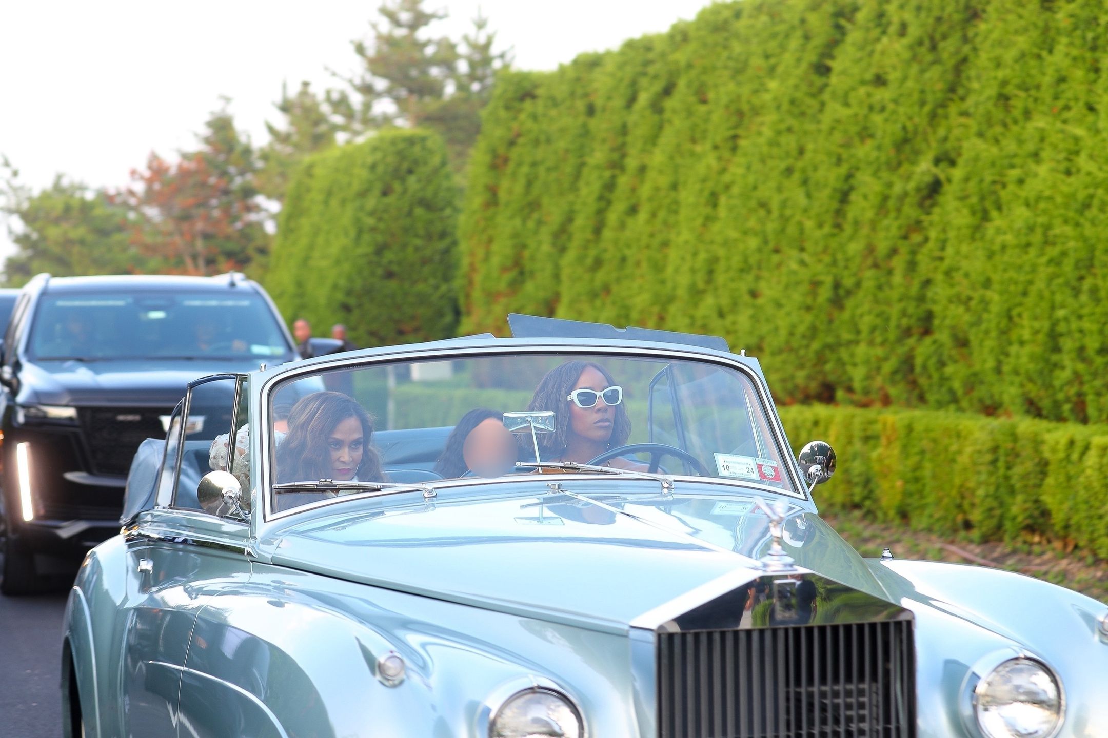 Tłum gwiazd na imprezie bogatego biznesmena