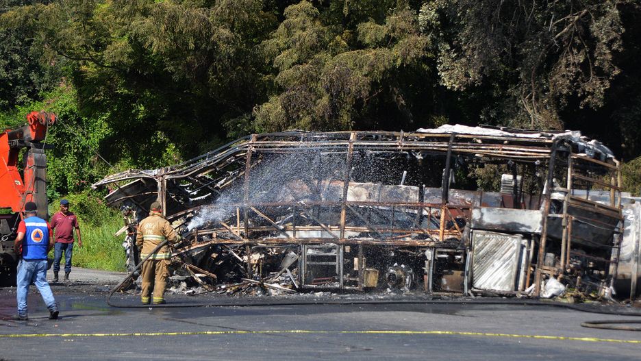 Autobus płonął jak pochodnia. Zginęło 18 osób