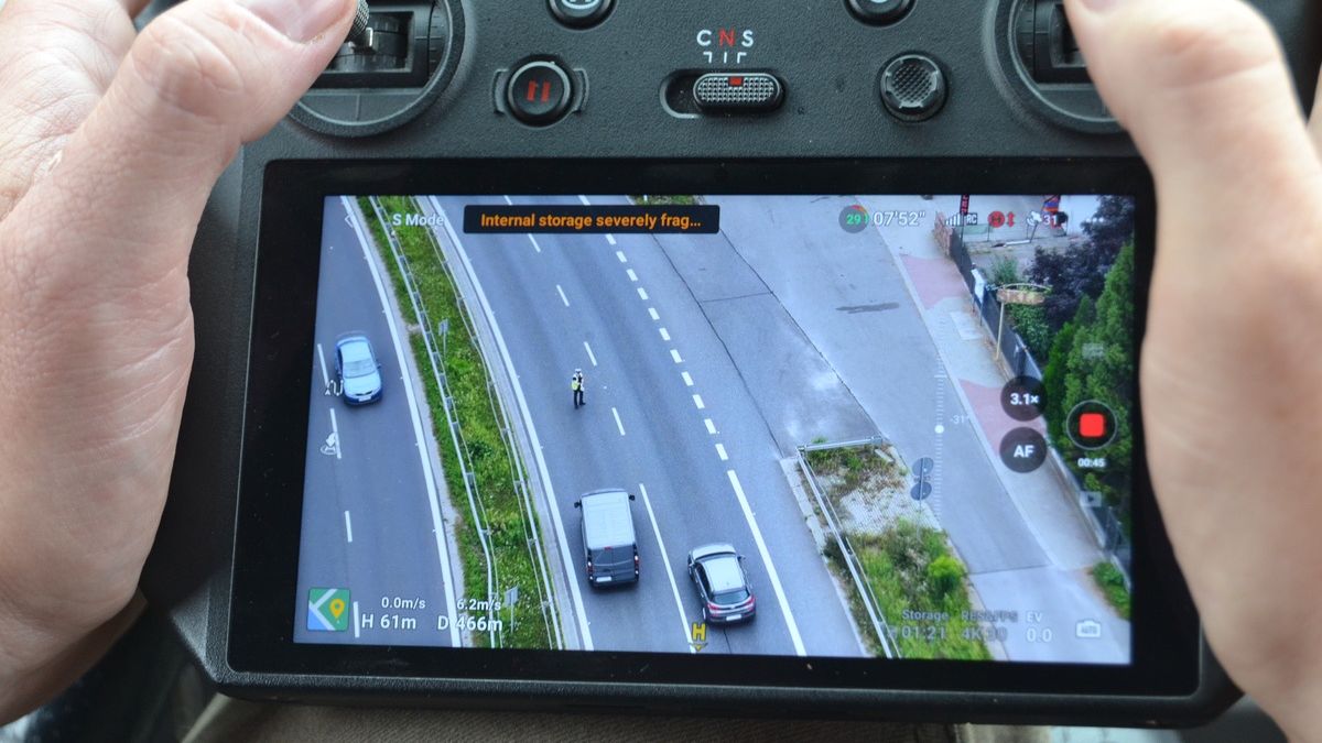 Policja coraz częściej kontroluje kierowców za pomocą dronów