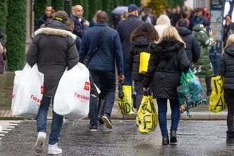 Brytyjczycy w kolejce po pomoc. "Rozdaliśmy milion paczek. Po raz pierwszy"