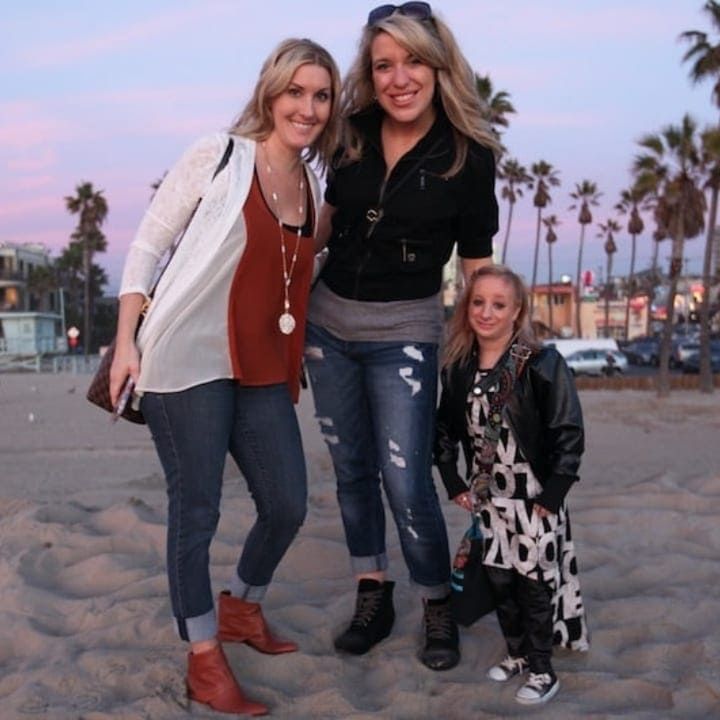 Hannah z przyjaciółkami