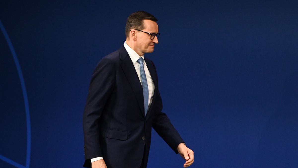 Przed premierem Mateuszem Morawieckim bardzo trudne decyzje PAP/Marcin Bielecki