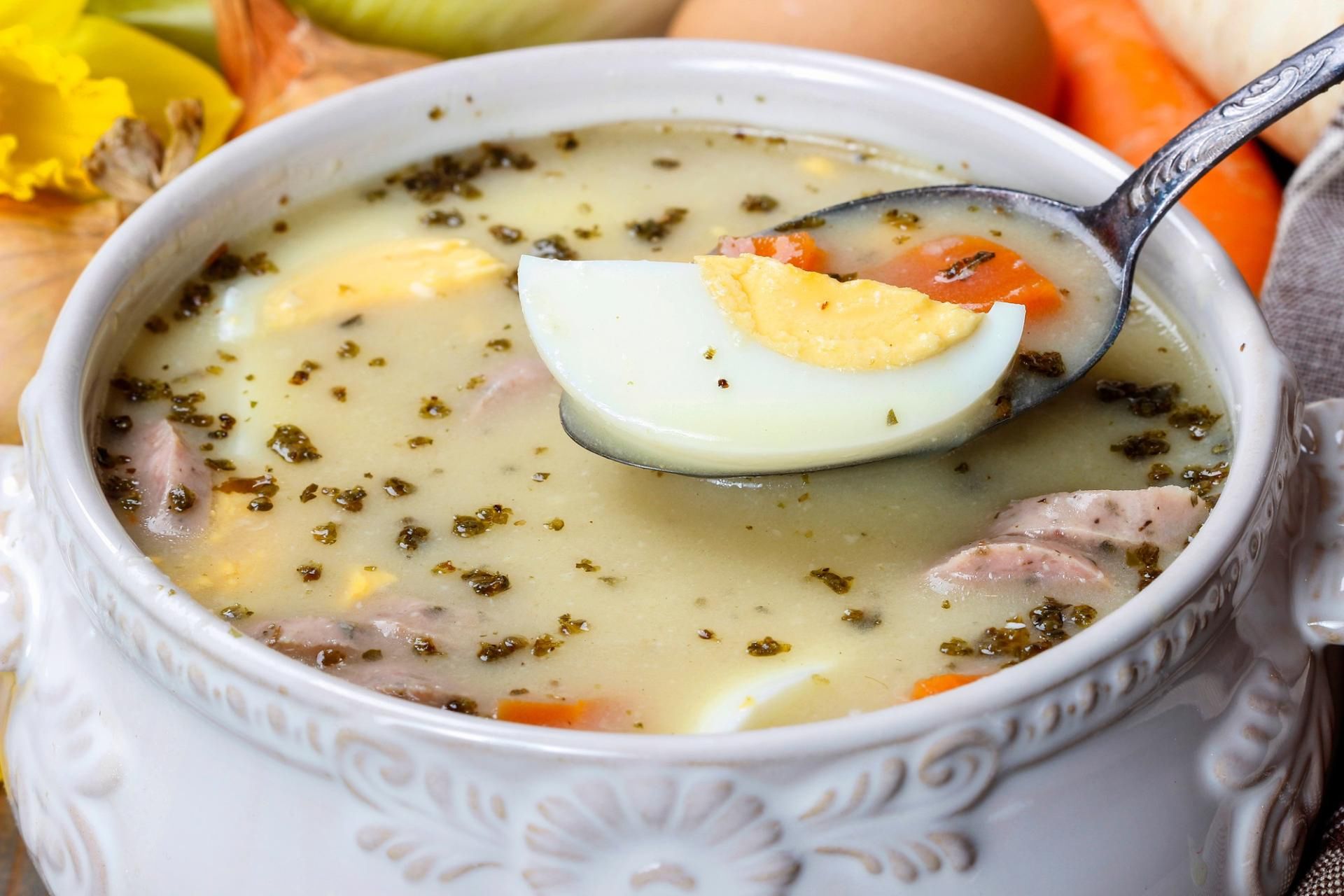 Kostka rosołowa i maggi - w ten sposób żurek straci prawdziwy smak i aromat. Są lepsze rozwiązania