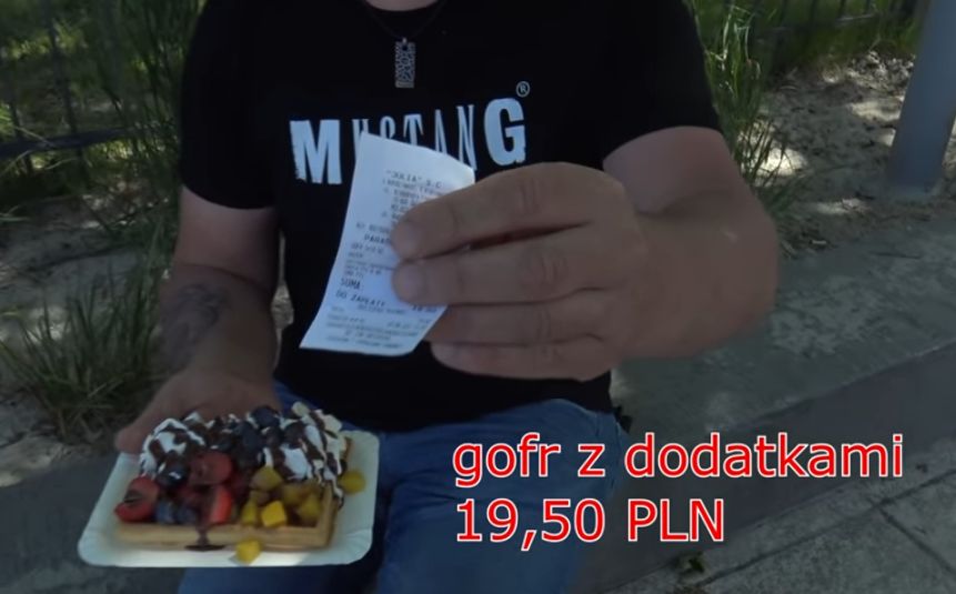 Tomasz Strzelczyk za gofry z dodatkami zapłacił 19,50 zł.