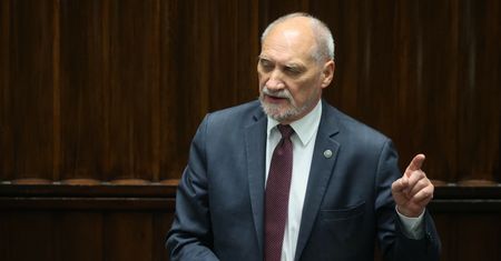 Wstrząsająca teza Macierewicza. Oskarża trzy osoby z mównicy sejmowej