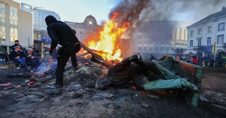 "Zablokujemy Brukselę". Polscy rolnicy ramię w ramię z niemieckimi i francuskimi kolegami