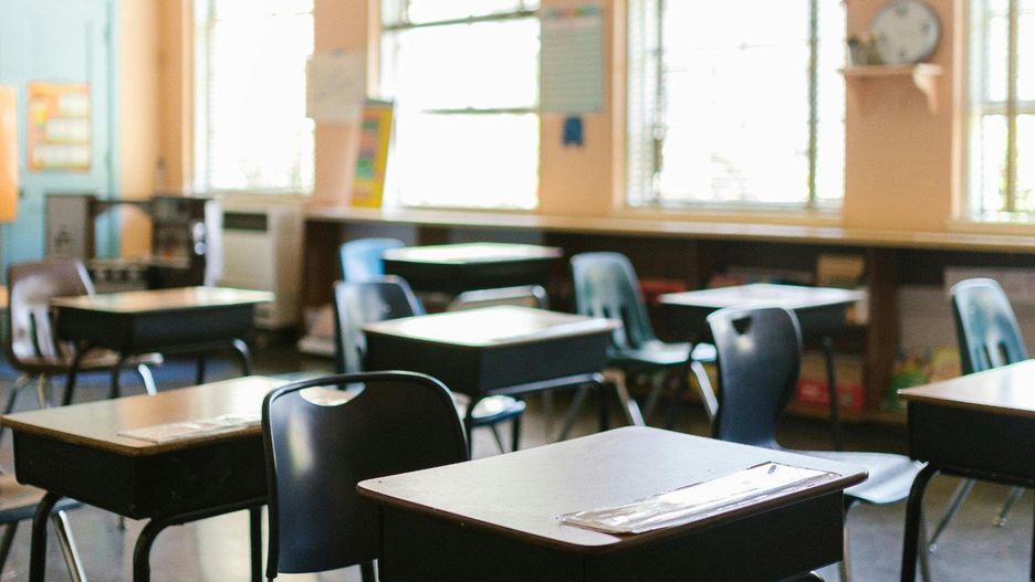 Do pobicia nauczycielki na lekcji doszło w Toruniu 12 listopada rano, na lekcji informatyki, w niepublicznym Toruńskim Liceum Ogólnokształcącym. Uczeń kształci się w klasie dla osób ze specjalnymi potrzebami, takimi jak spektrum autyzmu.