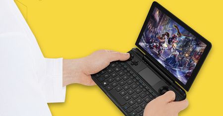 GPD Win max z oficjalną stroną produktu. Poznaliśmy techniczne szczegóły małego mocarza do gier