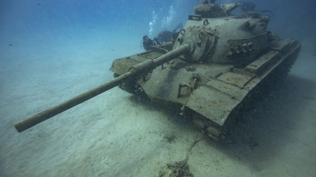 45-tonowy czołg został zatopiony celowo. Teraz jest znaną atrakcją turystyczną w całej Turcji.