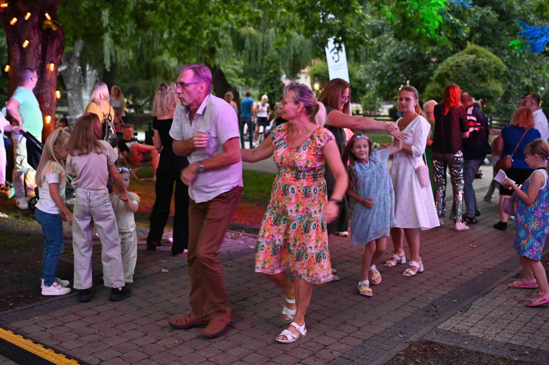 Potańcówka w Świeciu - tak było 25 lipca 2025 r. w parku przy Centrum Kultury
