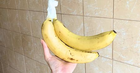 Codziennie owija końcówkę kiści. Banany po tygodniu wyglądają jak ze sklepu
