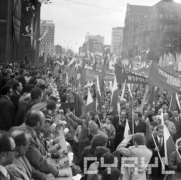 Pierwszomajowy Poznań w czasach PRL. Pochody jako element polityki i codzienności