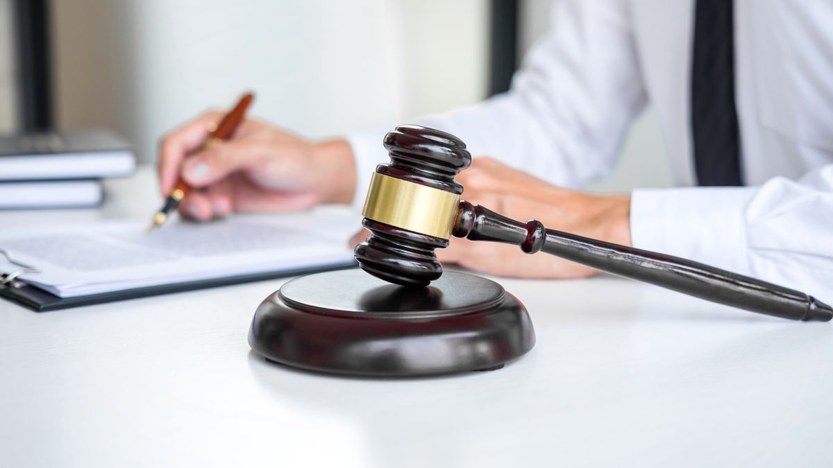 Pozew o ustalenie istnienia stosunku pracy może złożyć nie tylko pracownik. 