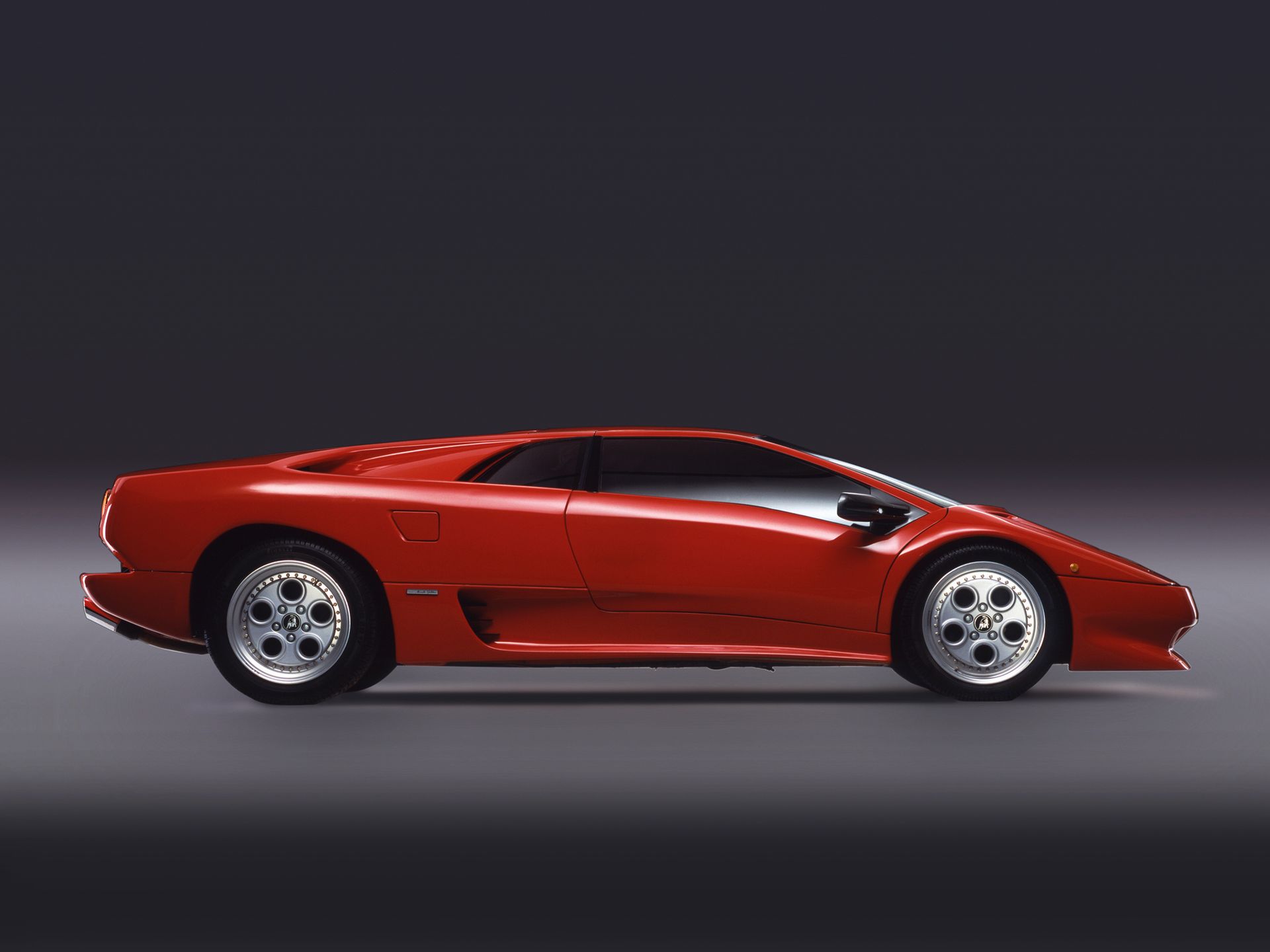 Od dekad z V12: ewolucja hipersamochodów Lamborghini 44