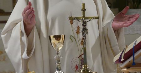 Kłodzko. Ksiądz z kolejnymi oskarżeniami. Woził dzieci w bagażniku?