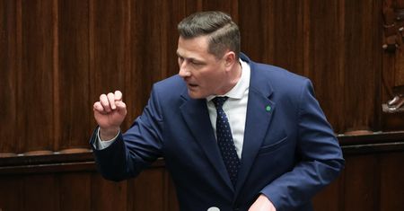 Poseł wydał krocie na wynajem auta. Tak się tłumaczy