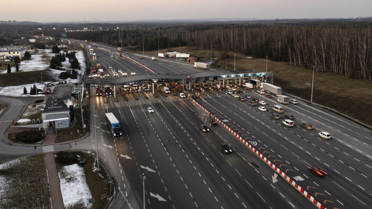 Autostrada A4 z lotu ptaka. Punkt poboru oplat w Brzeczkowicach