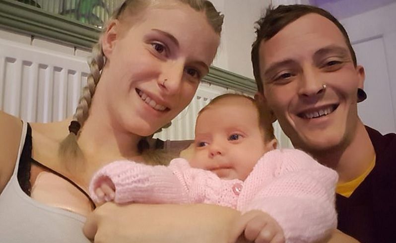 Rodzina Hobbsów jest już w domu w komplecie 